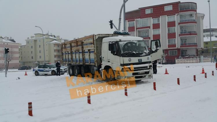 Karaman’da 4 Ayrı Yerde Trafik Kazası: 1 Yaralı 5