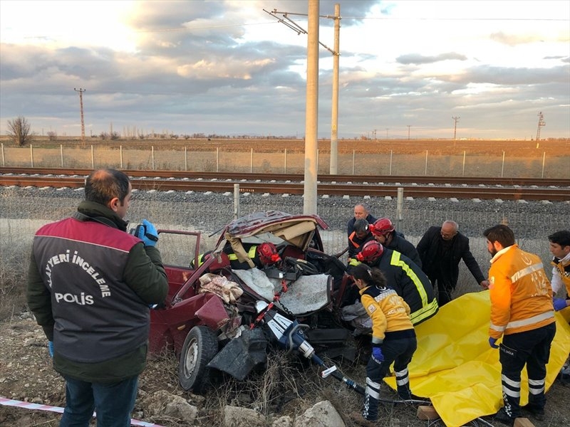 Kazada Hayatını Kaybeden Karamanlılar Defnedildi 2