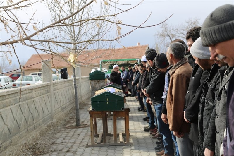 Kazada Hayatını Kaybeden Karamanlılar Defnedildi 6