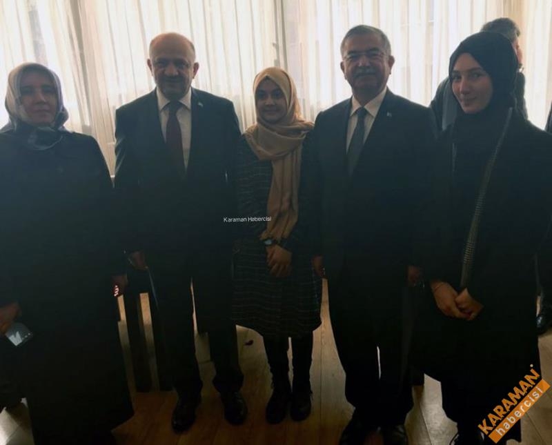 Ödülünü, Milli Eğitim Bakanı İsmet Yılmaz’ın Elinden Aldı 1