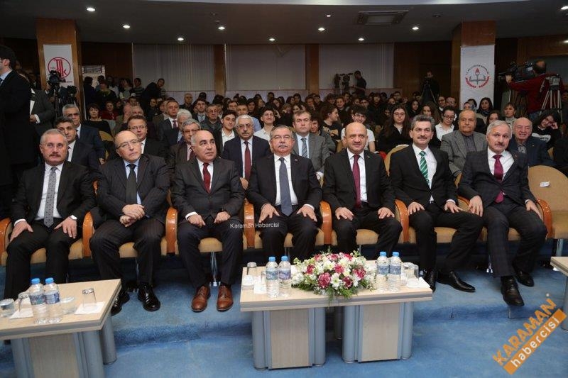 Ödülünü, Milli Eğitim Bakanı İsmet Yılmaz’ın Elinden Aldı 3