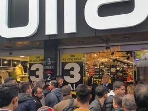 Karaman'da Caddede Başlayan Tartışma Mağazada Kanlı Bitti