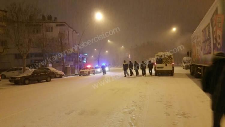Karaman’da Buzlanan Yollarda Sürücülerin Zor Anları 1