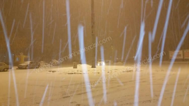 Karaman’da Buzlanan Yollarda Sürücülerin Zor Anları 2