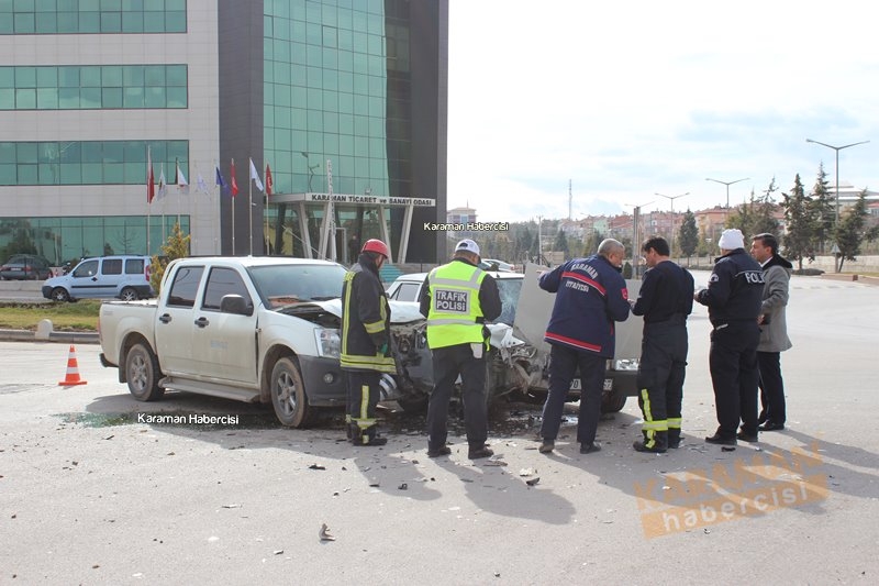Karaman Valilik Kavşağı Trafik Kazası 12