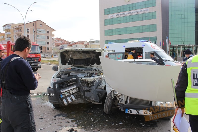 Karaman Valilik Kavşağı Trafik Kazası 4