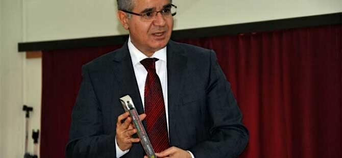 Vali Tapsız Öğrencilere Kitap Dağıttı 2