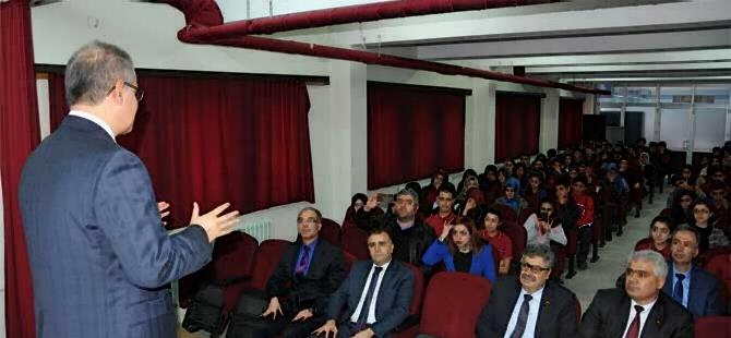 Vali Tapsız Öğrencilere Kitap Dağıttı 3