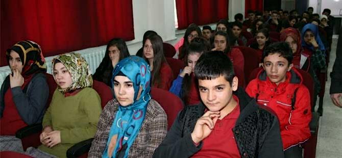 Vali Tapsız Öğrencilere Kitap Dağıttı 5