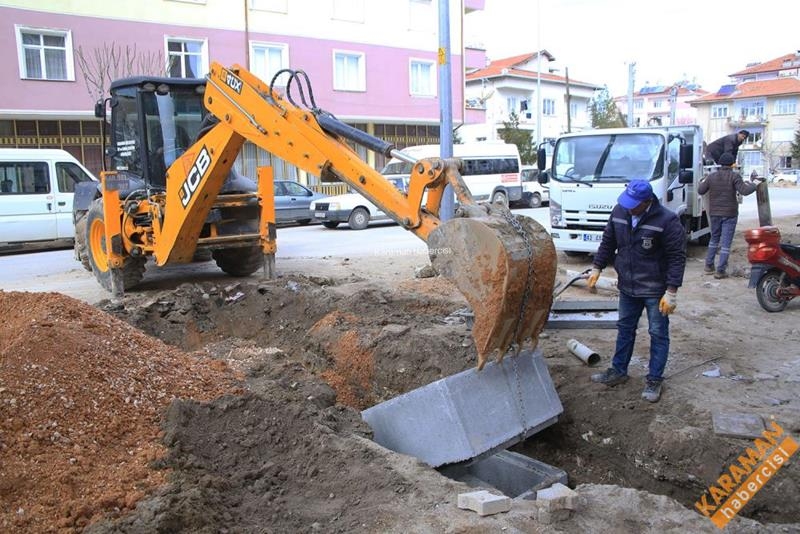 Molla Fenari Caddesi'nde Kaldırımlar Yenileniyor 1