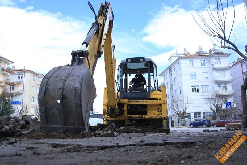 Molla Fenari Caddesi'nde Kaldırımlar Yenileniyor 2