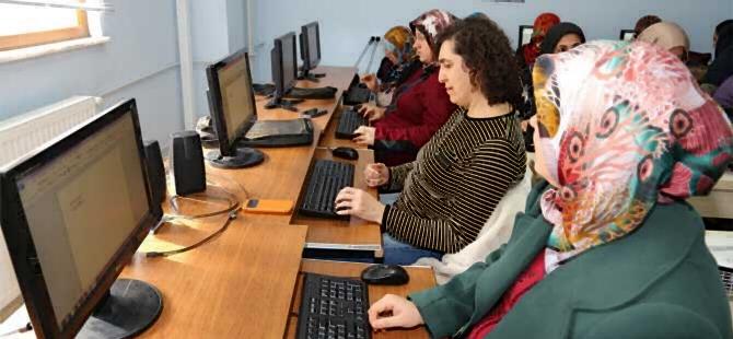 Karaman'da Bayanlar İçin Bilgisayar Eğitimleri Başladı 5
