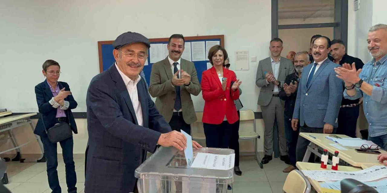 Yaşlı Adam Kalp Krizi Geçirirken Büyükerşen’i Alkışladılar