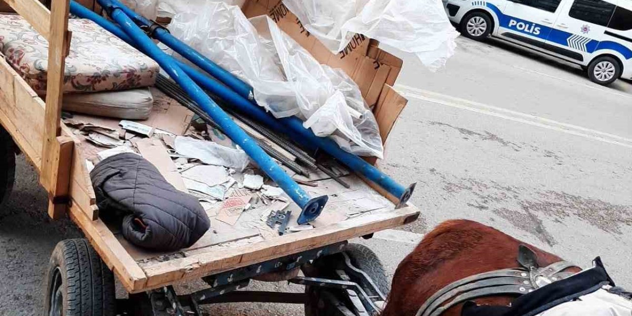 Şüpheli At Arabasından Kilolarca Çalıntı İnşaat Demiri Ele Geçirildi