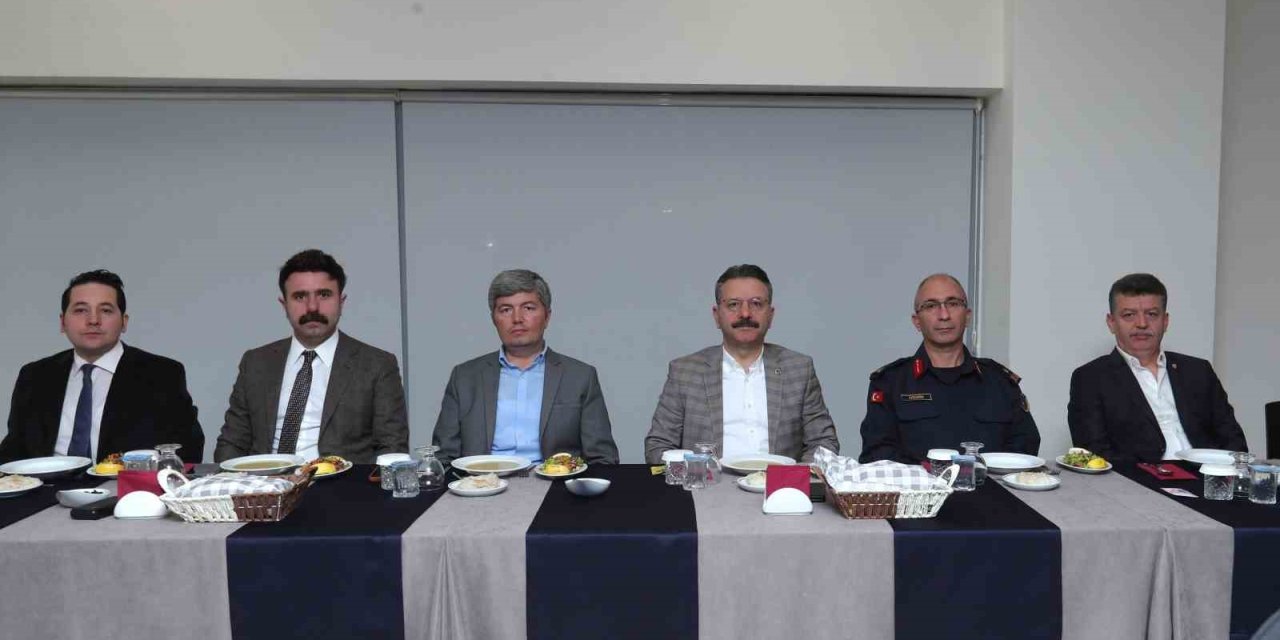 Vali Aksoy Gamer Personeli İle İftar Yaptı