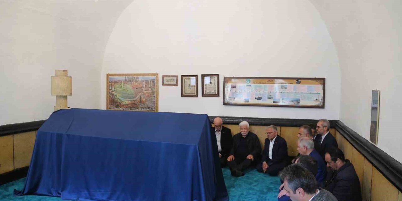 Başkan Büyükkılıç, Melik Mehmet Gazi Türbesi’ni Ziyaret Etti