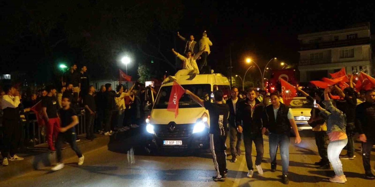 Manavgat Halkı Niyazi Nefi Kara Dedi