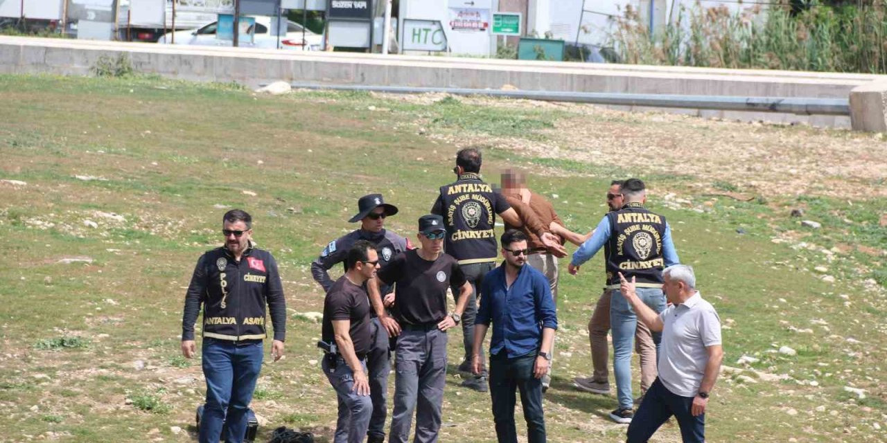 Eski Eşi Hakkında Dedikodu Yaptığını İddia Ettiği Akrabasını Sırtından Vurarak Öldürdü