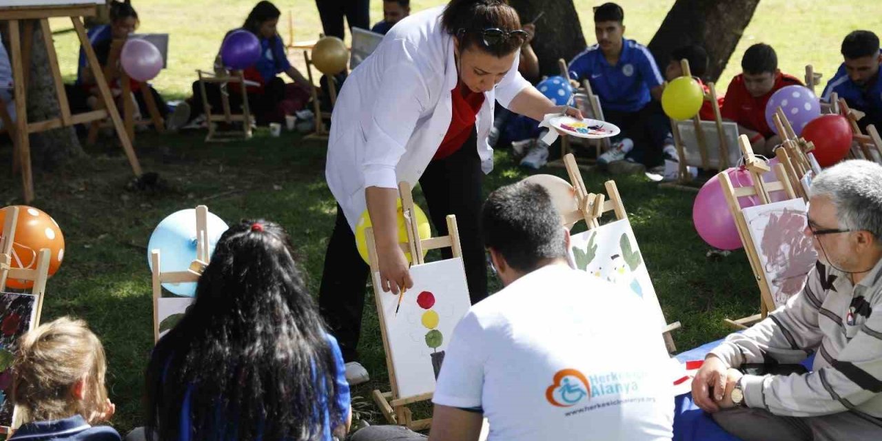 Alanya’da 2 Nisan Otizm Farkındalık Günü’nde Renkli Etkinlik