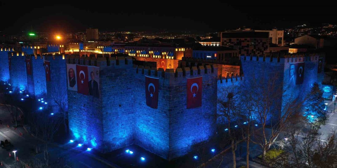 Tarihi Kayseri Kalesi’nde Dünya Otizm Farkındalık Günü’ne Özel Aydınlatma