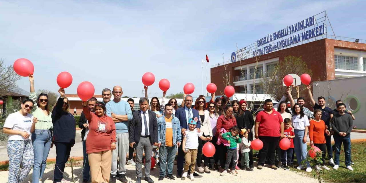 Özel Bireyler Ağaç Dikip Can Suyunu Verdi