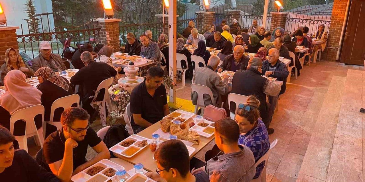 Eskişehir Türk Ocağı’nın Yardım Ve İftar Programları Devam Ediyor