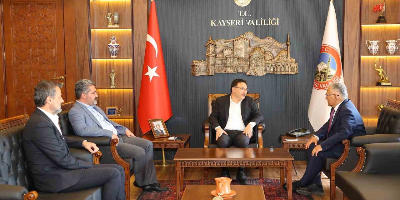 Mazbatasını Alan Başkan Büyükkılıç, İlk Ziyaretini Vali Çiçek’e Yaptı