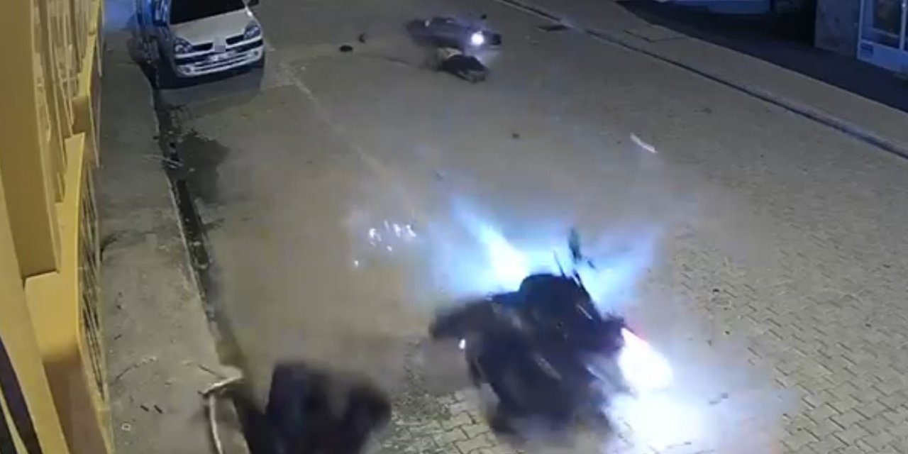 Ehliyetsiz Motosikletlilerin Kazasında İki Sürücü Yaralandı