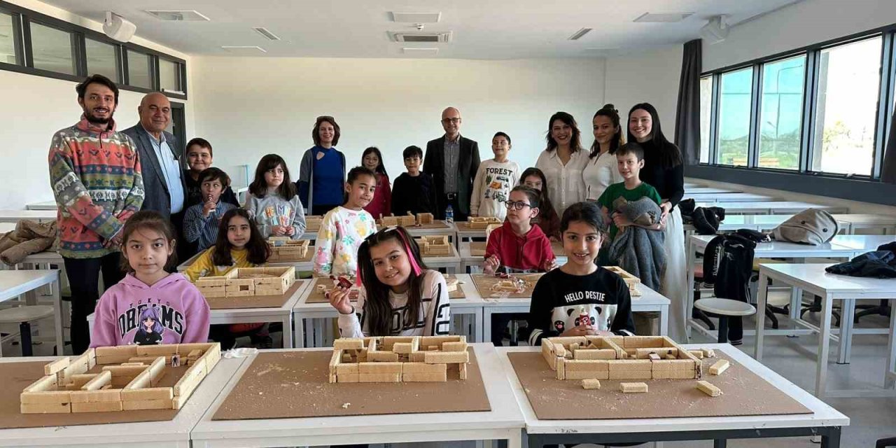 Çocuk Üniversitesinde Renkli Atölyeler