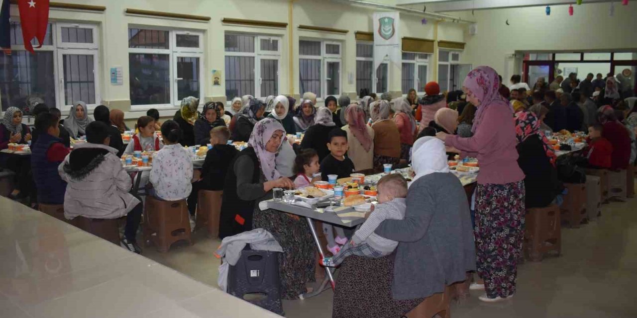 Yeşilgölcük Anadolu İmam Hatip Lisesi’nden Bin Kişilik İftar Yemeği