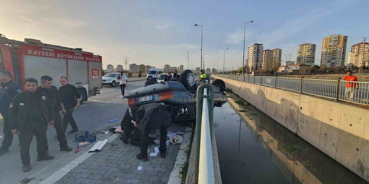 Takla Atan Otomobil Kanala Düşmeden Son Anda Durdu: 1 Yaralı