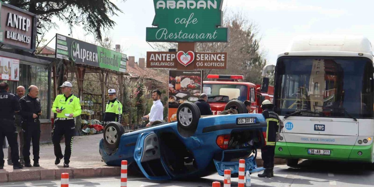 Ters Dönen Otomobilden Burunları Bile Kanamadan Çıktılar