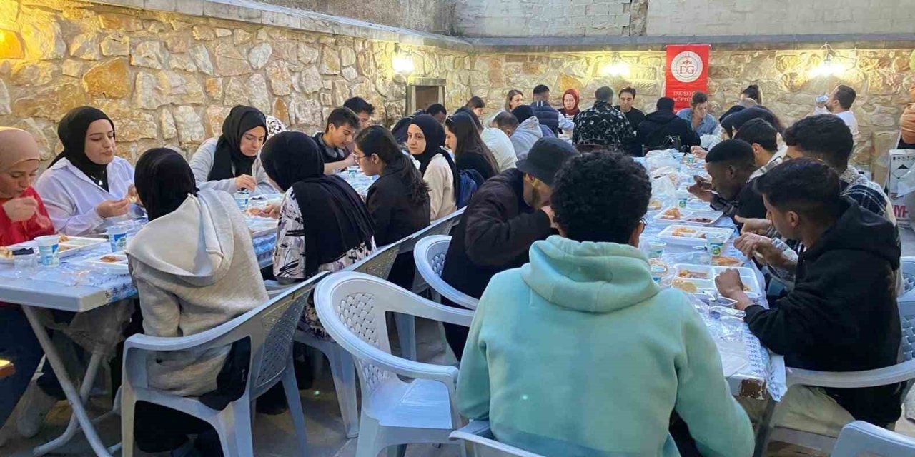 Eskişehir İl Müftülüğü Gençlerle İftarda Buluştu
