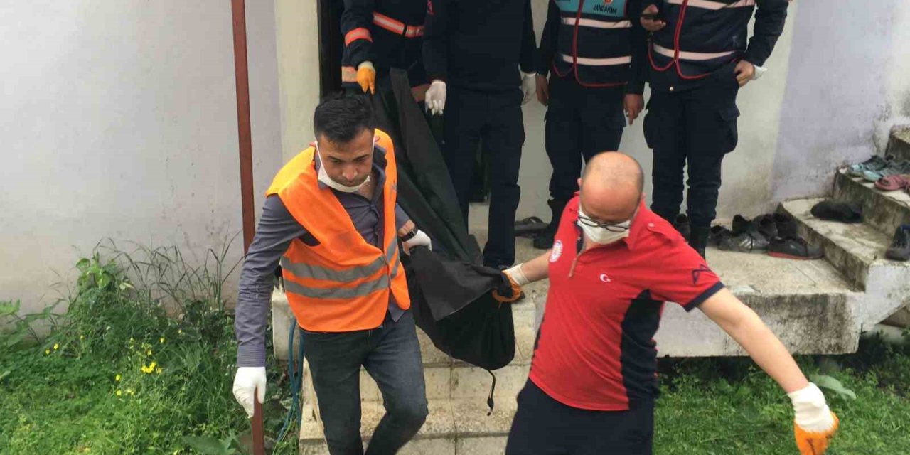 Mersin’de Yanarak Ölen 3 Kişinin Cenazeleri Adli Tıp Kurumuna Gönderildi