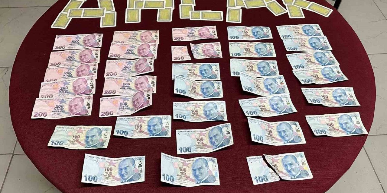 Eskişehir’de Kumar Oynayan 5 Kişiye 32 Bin 125 Tl Para Cezası Kesildi