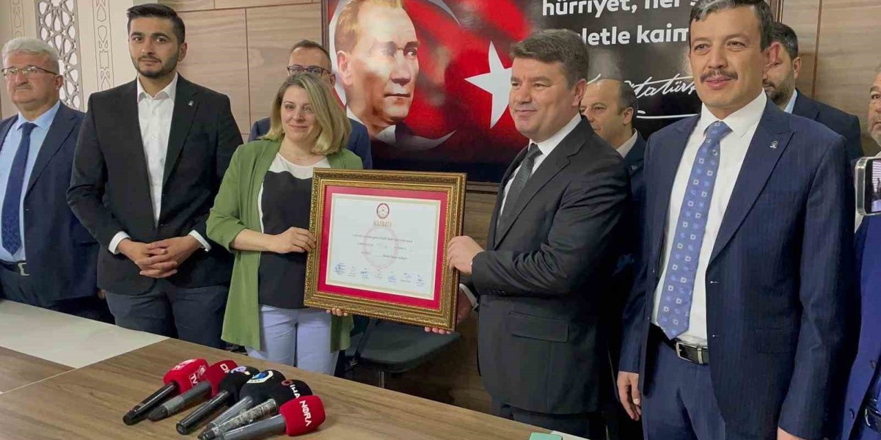 Aksaray Belediye Başkanı Dinçer Mazbatasını Aldı