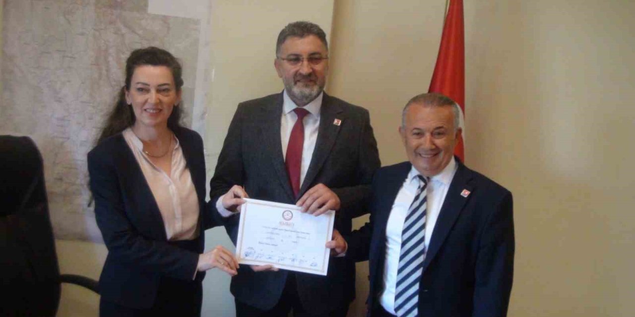 Serik Belediye Başkanı Kumbul Törenle Mazbatasını Aldı