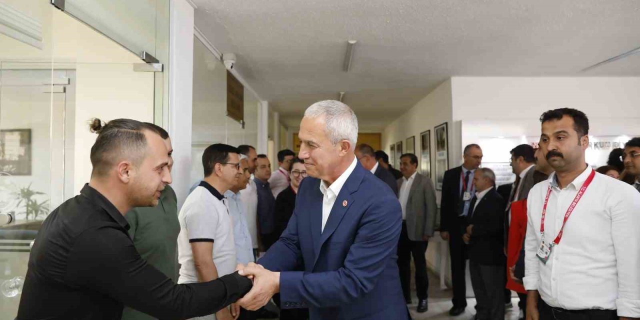 Başkan Özçelik Belediye Personeliyle Bayramlaştı