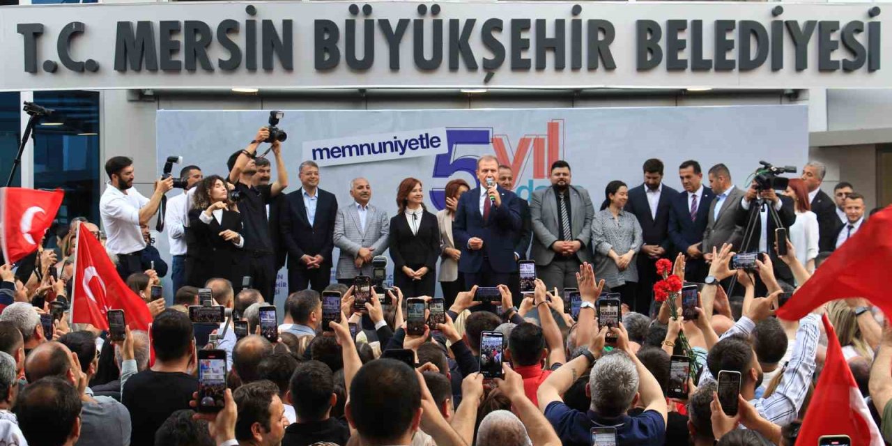 Mersin’de Yeniden Seçilen Vahap Seçer, Mazbatasını Aldı