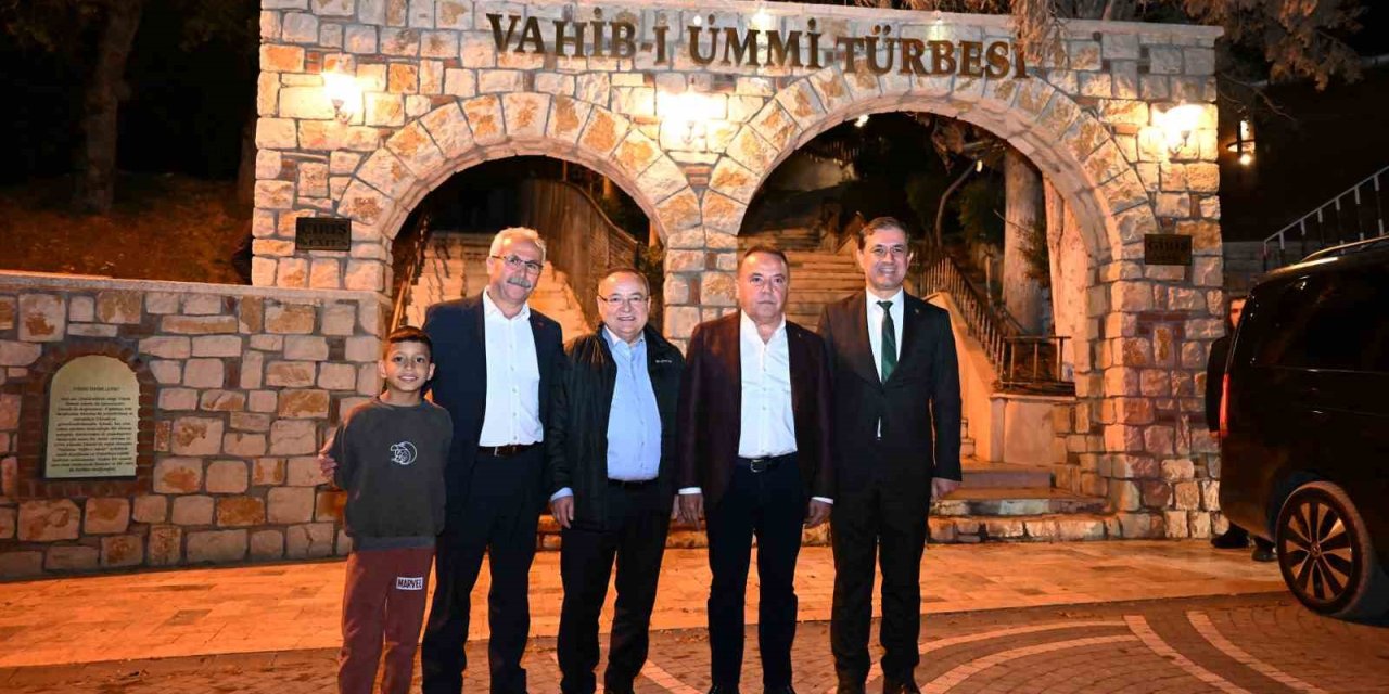 Başkan Böcek Kadir Gecesi’ni Elmalı’da Geçirdi