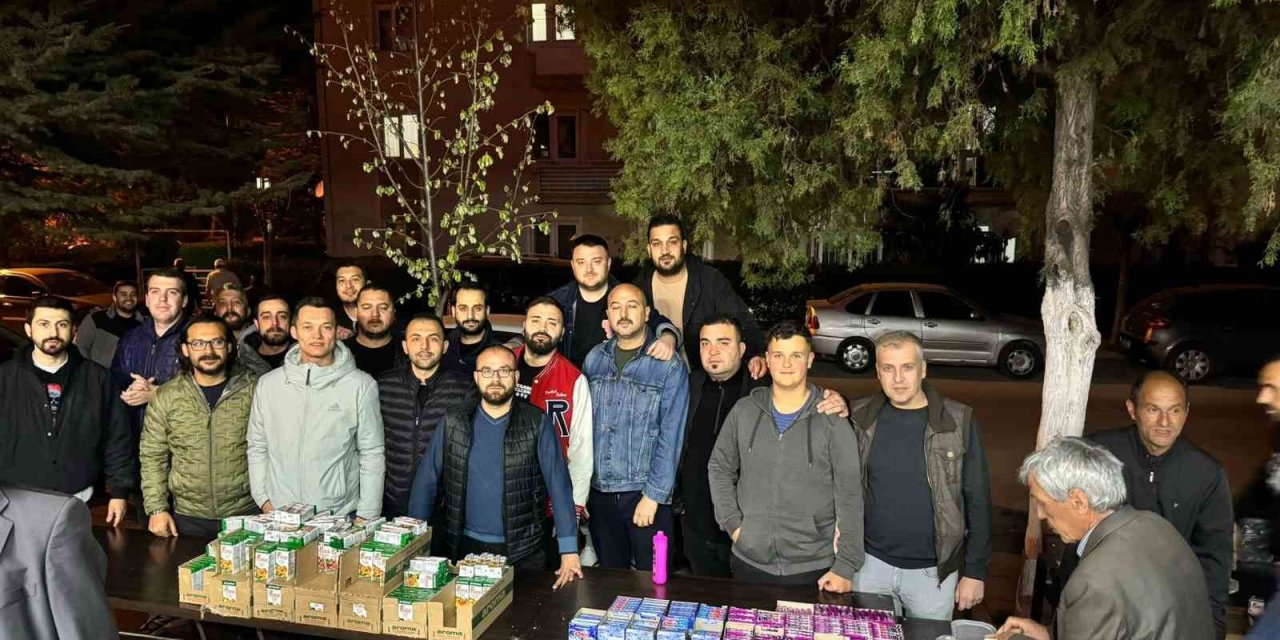 Eskişehirspor Taraftarından Kadir Gecesi’ne Özel İkram Dağıtımı