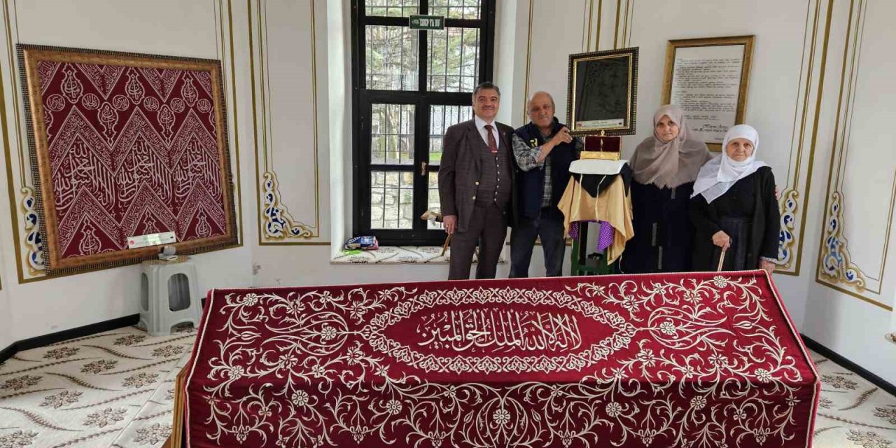 Hayme Ana Hazretlerinin Türbesine Kutsal Emanet Teslim Edildi