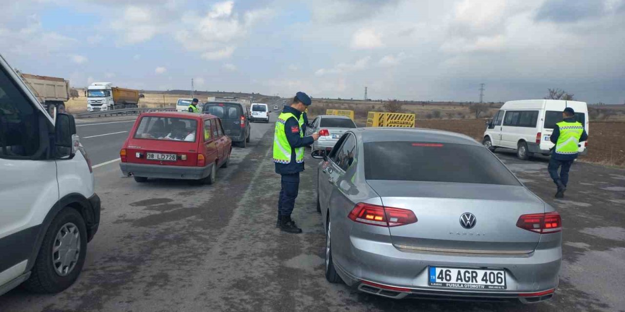 Jandarmanın Trafik Denetimleri Devam Ediyor