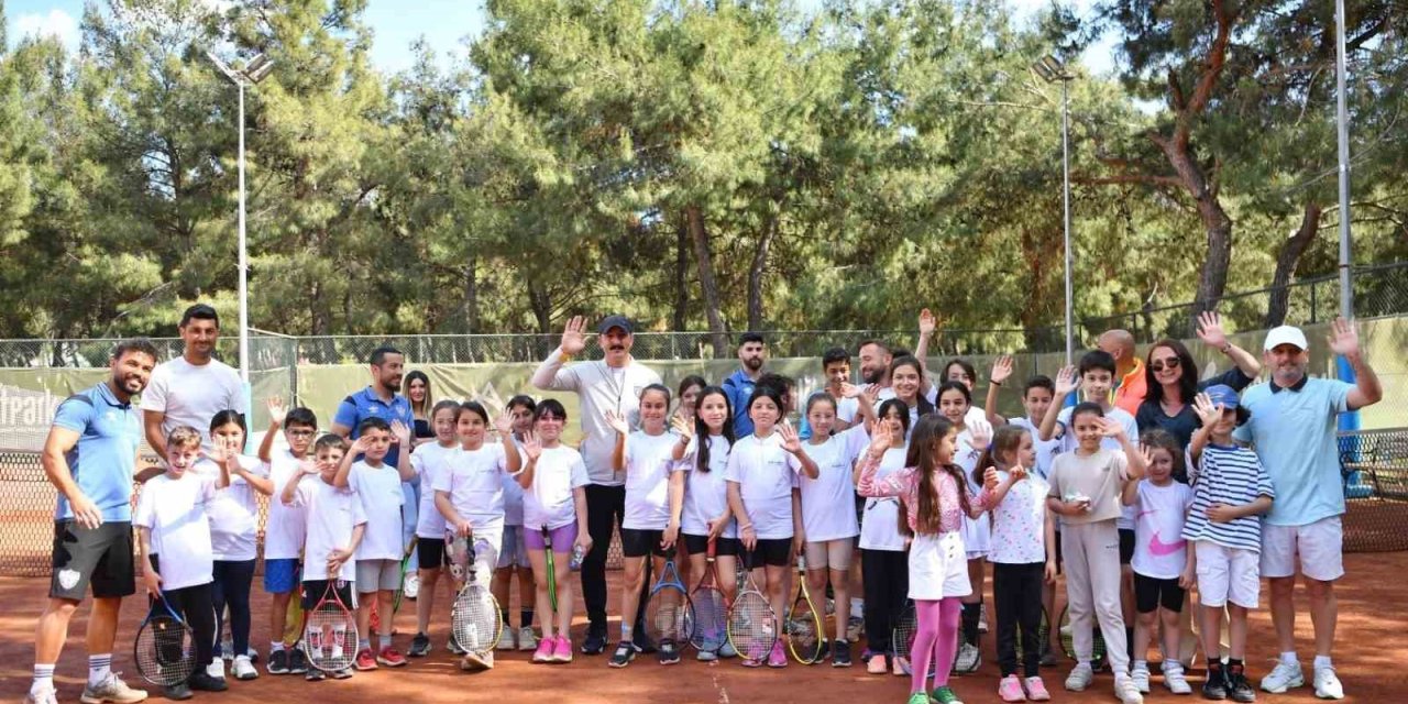 Başkan Kotan Turnuvada Tenis Oynadı
