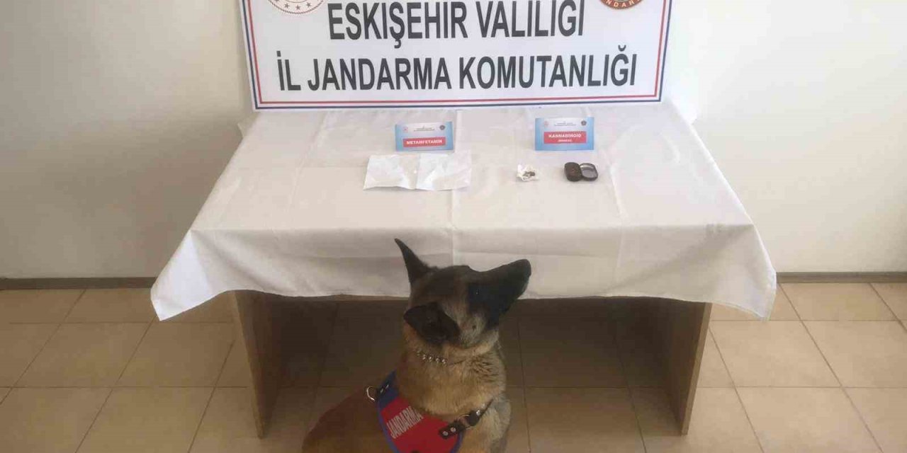 Üzerinde Ve Aracında Uyuşturucu Taşıyan Şüpheli Yol Kontrolünde Yakalandı