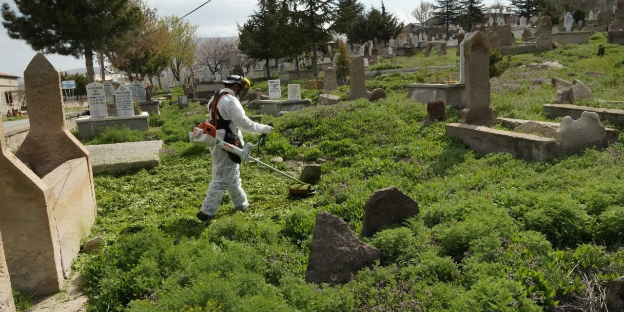 Melikgazi’de Mezarlıklar Bayrama Hazır