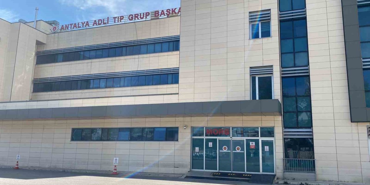 Çocuğun Çarptığı Genç Barmen Hayatını Kaybetti