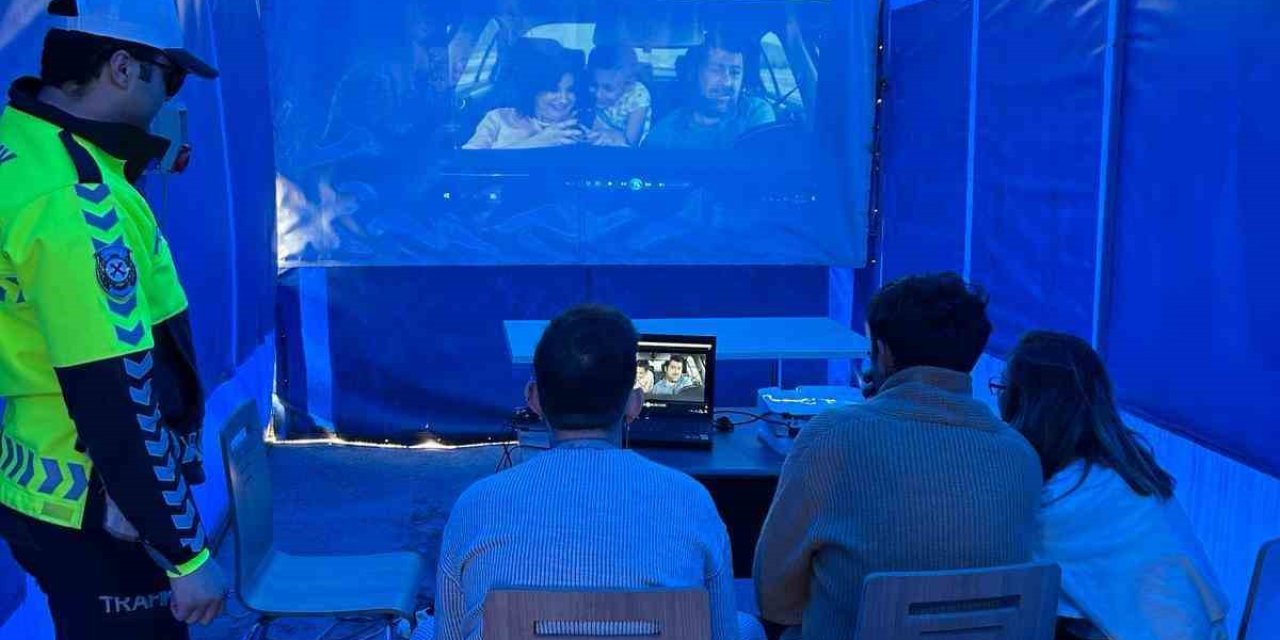 Polis Ekipleri 15 Sürücü Ve 38 Yolcuya Eğitim Verdi