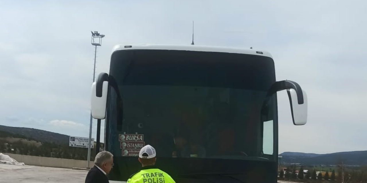 Polis Ekipleri Şehirlerarası Otobüslerde Emniyet Kemeri Bilgilendirmesi Yaptı