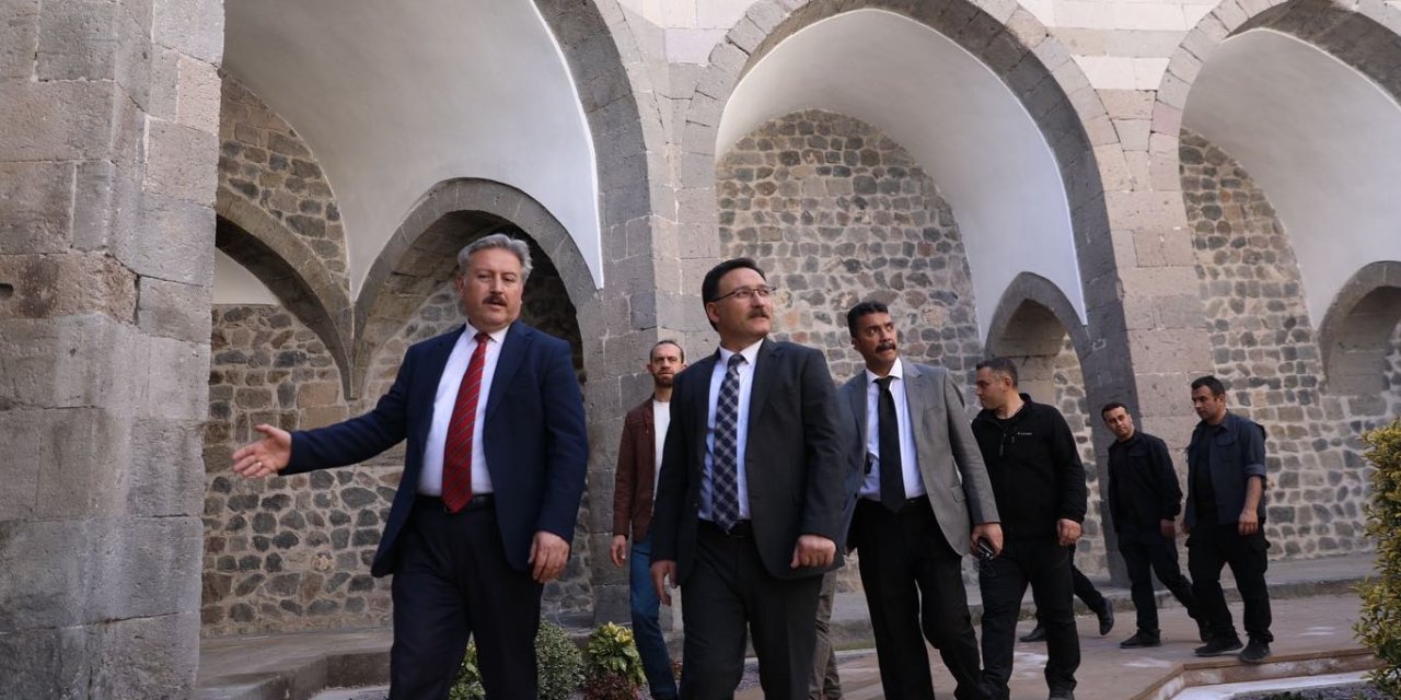 Vali Çiçek, Restorasyonu Tamamlanan Köşk Medrese’ye Hayran Kaldı
